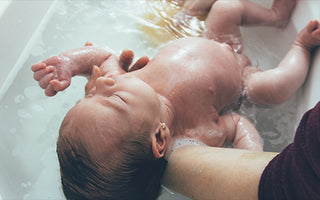 Hora del baño: ¿Cuándo puedo comenzar a bañar a mi bebé con jabón?