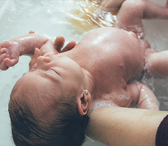 Hora del baño: ¿Cuándo puedo comenzar a bañar a mi bebé con jabón?