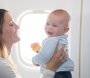 ¿Qué considerar al viajar con un bebé en avión?